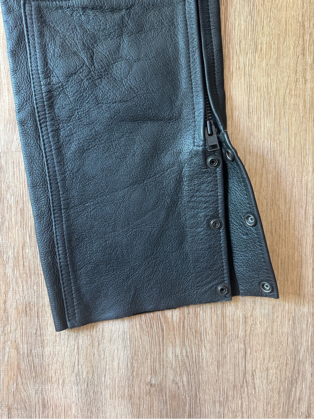 Men's Black Leather Chaps Pants - Picture 4 of 8